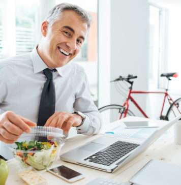 Co Polacy jedzą w pracy? Co jemy w pracy