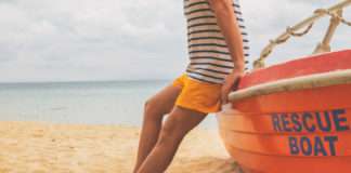 Każdego dnia ktoś się topi. WOPR radzi: Jak wypoczywać nad wodą? ratownik morski