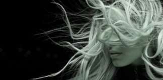 Jak zaspokoić pragnienie suchych włosów – eksperci radzą