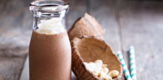 Shake mleczno-kawowy z kokosową nutą