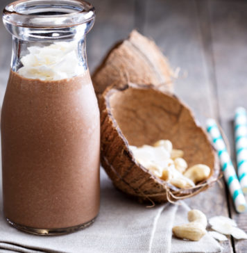 Shake mleczno-kawowy z kokosową nutą