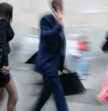 Letni dress code, czyli w czym się lepiej nie pokazywać w biurze dress code lato