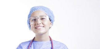 Sklep rehabilitacyjny – do kogo zwrócić się, jeśli potrzebujemy porady? Pielęgniarka