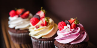 Letnie muffiny – jedna podstawa, mnóstwo owocowych możliwości letnie cupcakes