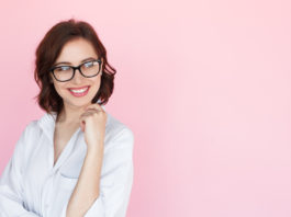 Jak dobrać makijaż do okularów