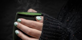 Jakie lakiery hybrydowe są najbardziej trwałe? Paznokcie z lakierem hybrydowym