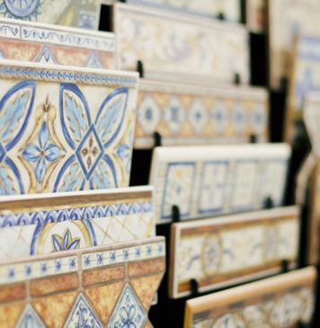 Na co zwracać uwagę podczas wyboru płytek? Różne wzory płytek