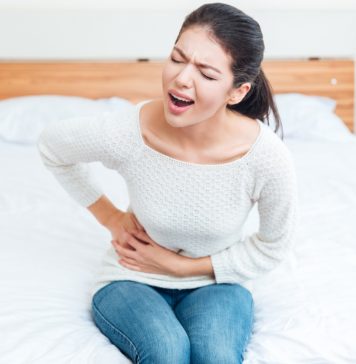 Czujesz ból w prawym podżebrzu? Może to być kamica żółciowa Ból w prawym podżebrzu