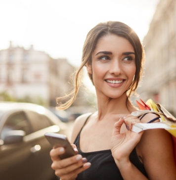 Jak oszczędzać pieniądze – kilka prostych sposobów, żeby wydawać mniej jak kupować z głową