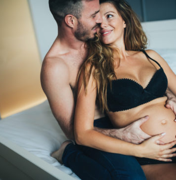 Seks po ciąży – co zrobić, aby znów był udany? On i ona po ciąży