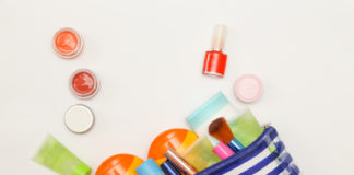 Wybierasz się na wakacje? Zobacz, jak sprytnie spakować kosmetyczkę! Kosmetyczka