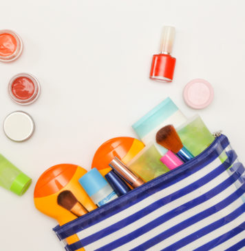 Wybierasz się na wakacje? Zobacz, jak sprytnie spakować kosmetyczkę! Kosmetyczka