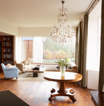 Żyrandol do salonu – czy nadal jest modny? Żyrandol do salonu