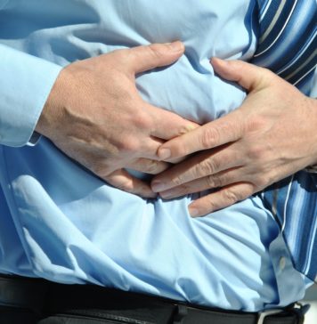 Kiedy warto pójść do gastrologa? Ból w dole brzucha