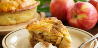 Comfort food – pomysły na potrawy, które poprawią humor w jesienne dni szarlotka comfort food