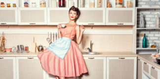 Polki biorą na siebie większość obowiązków domowych podział obowiązków domowych