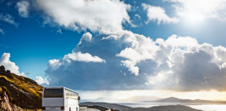 Organizujesz wyjazd integracyjny? Postaw na wygodny transport! wynajem busa