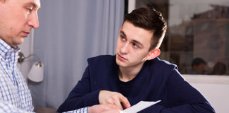 Twoja praca wymaga skupienia, a masz z nim problemy? Zobacz, co zrobić Mężczyźni podczas pracy