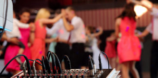 DJ na wesele – czy warto go brać? dj na wesele