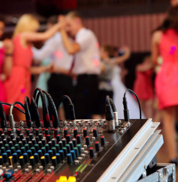 DJ na wesele – czy warto go brać? dj na wesele