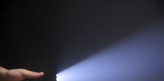 Latarka Olight – wybieramy najlepszy model! Latarka w ciemności