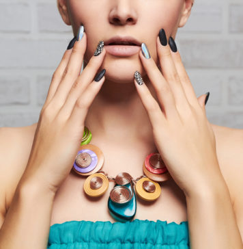 Manicure hybrydowy na imprezę – 5 trendów, które zawsze się sprawdzają Manicure hybrydowy na imprezę