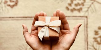 Jaki prezent podarować Młodej Parze? prezent dla nowożeńców