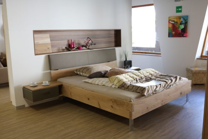 Łóżko w pokoju hotelowym Łóżko w pokoju hotelowym