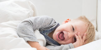 Pościel dla dwulatka – jak wybrać? Radosne dziecko w pościeli