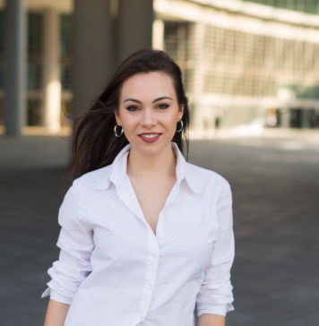 Letni dress code – jak się ubierać do biura w upały? biurowy dress code latem