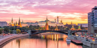 City break – kilka miast na weekendowe wypady Moskwa, widok na Kreml