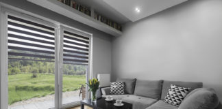 Uniwersalne dodatki do nowoczesnego salonu Salon nowocześnie urządzony