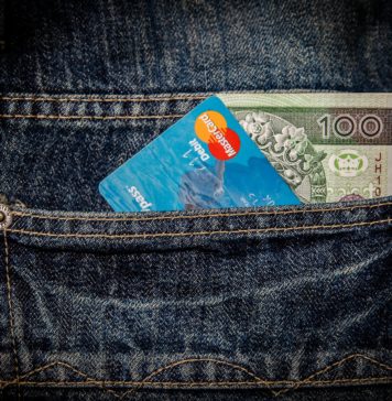 Szybkie pożyczki to prosty sposób na sfinansowanie szkolnej wyprawki Karta i pieniądze w kieszeni