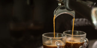 Mini ekspres do kawy – poznaj zalety, które przekonają cię do zakupu! Kawa z ekspresu