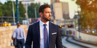 Jak właściwie dbać o garnitur? Poradnik dla panów jak dbać o garnitur