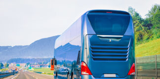 Jakie są plusy i minusy wakacyjnych podróży autokarem? wynajem autokaru