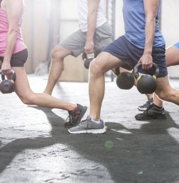 3 rzeczy, których potrzebujesz na pierwsze zajęcia CrossFit Grupa podczas zajęć crossfit