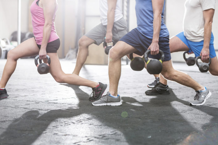 Grupa podczas zajęć crossfit