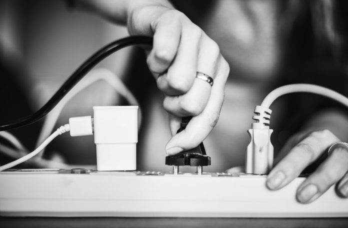 Przedłużacz i rozdzielacz elektryczny Przedłużacz i rozdzielacz elektryczny