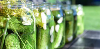 Przetwory z ogórków – najlepsze przystawki na rodzinne imprezy Przygotowanie przetworów z ogórków