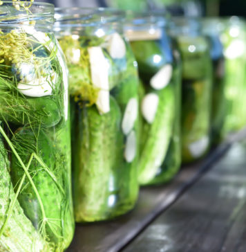 Przetwory z ogórków – najlepsze przystawki na rodzinne imprezy Przygotowanie przetworów z ogórków