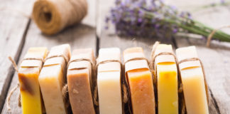 Własnoręcznie wykonane mydełka o różnych zapachach i właściwościach – idealne na prezent na różne okazje! Ręcznie robione mydło