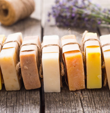 Własnoręcznie wykonane mydełka o różnych zapachach i właściwościach – idealne na prezent na różne okazje! Ręcznie robione mydło