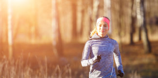 Jak dobrać odpowiednią odzież do biegania w sezonie zimowym? bieganie jesienią
