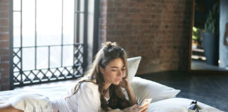 Przyjemność płynąca prosto ze smartfona, czyli rewolucja wśród gadżetów erotycznych Erotyczne gadżety sterowane smartfonem