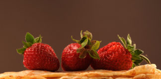 Dość rutyny! Zaszalej z naleśnikami Naleśniki i truskawki