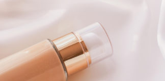 Naturalnie piękna twarz – wybierz idealny podkład do twarzy Podkład do twarzy