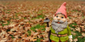 Zabezpiecz swój ogród przed zimą – przydatne wskazówki krasnal ogrodowy jesienią