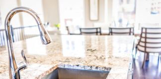 Granit czy konglomerat na blat kuchenny? granitowy blat kuchenny