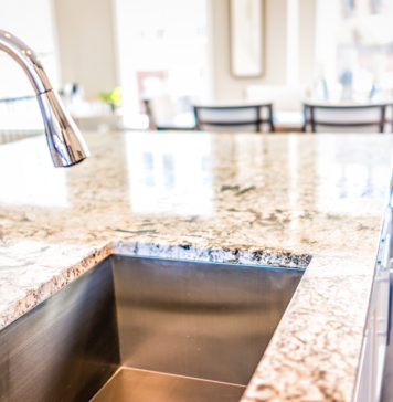 Granit czy konglomerat na blat kuchenny? granitowy blat kuchenny